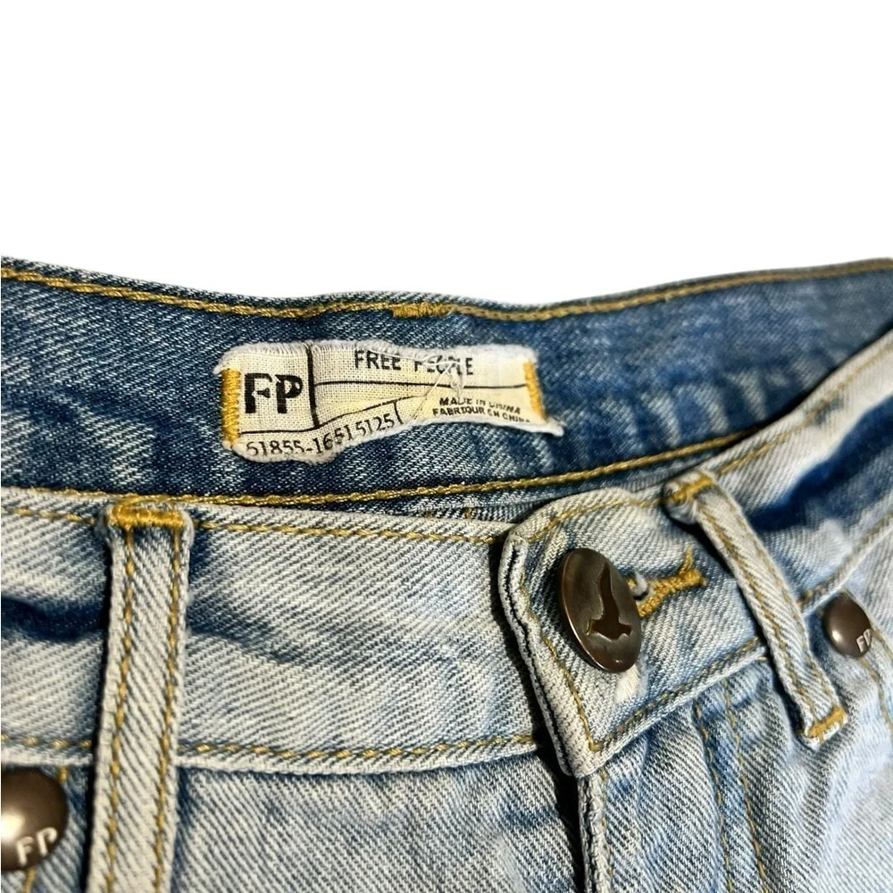 Free People Blue Denim Jeans Shorts White Lace Trim  in Sz 25
